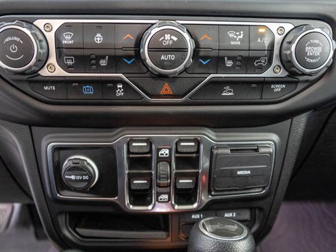 Used 2023 Jeep Wrangler Unlimited w/ Cold Weather Group AWD/4WD image 28