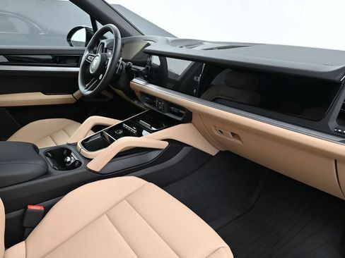 Certified 2026 Porsche Cayenne AWD/4WD image 13
