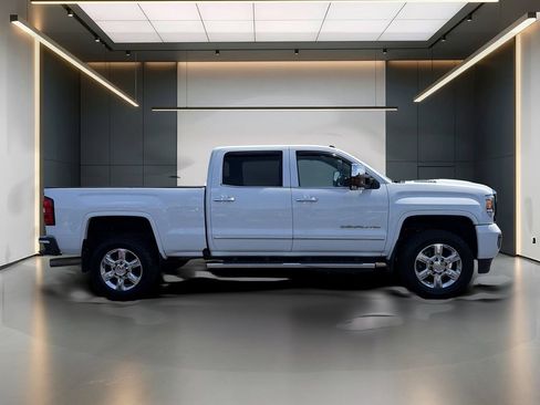 Used 2017 GMC Sierra 2500 Denali w/ Duramax Plus Package AWD/4WD image 7