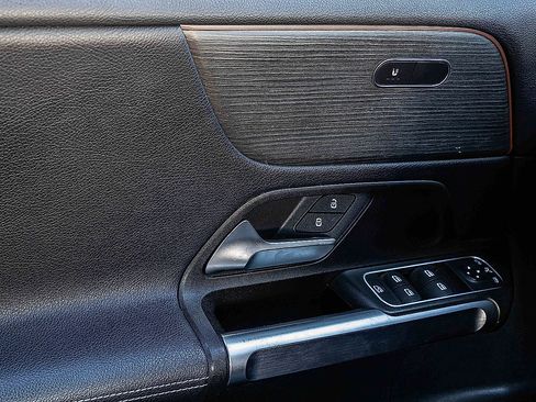 Used 2022 Mercedes-Benz GLB 250 4MATIC image 15