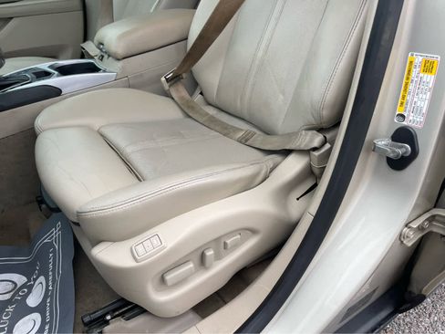Used 2013 Cadillac SRX Luxury w/ Driver Awareness Package FWD image 13