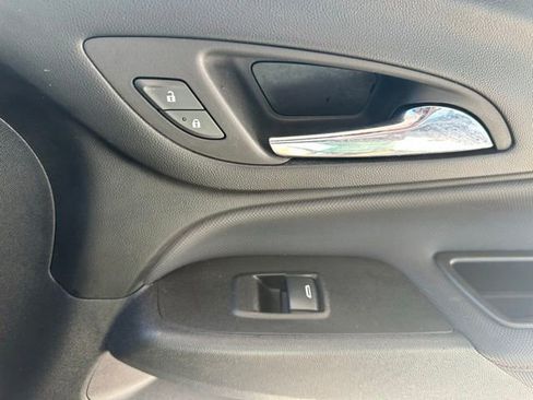 Used 2023 Chevrolet Equinox RS image 16