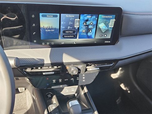 New 2026 Nissan Kicks SR image 19