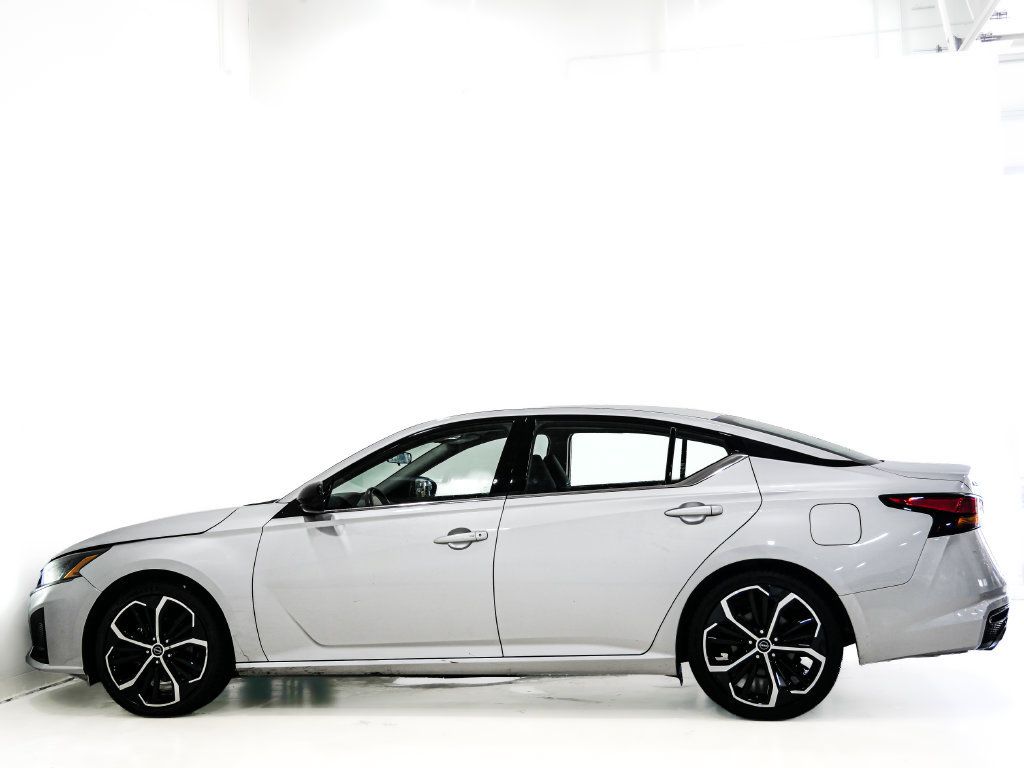 Used 2024 Nissan Altima 2.5 SR FWD image 5