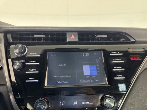 Used 2019 Toyota Camry SE image 28