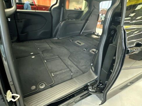 New 2027 Chrysler Pacifica Select AWD/4WD image 14
