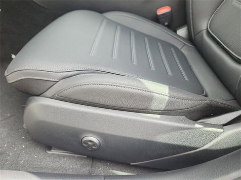 New 2025 Mercedes-Benz C 300 4MATIC Sedan image 9