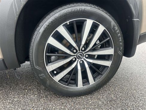 Used 2024 Nissan Pathfinder Platinum w/ Cargo Package image 10