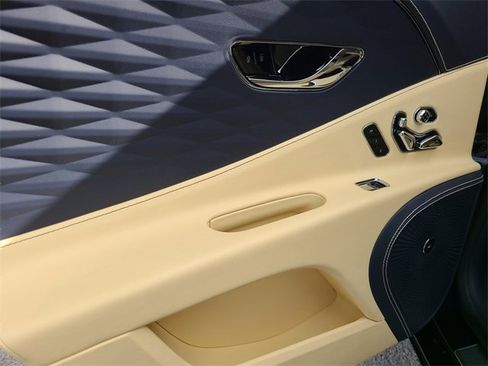 Used 2021 Bentley Flying Spur V8 image 19