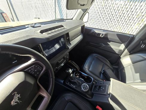 Used 2025 Ford Bronco Badlands image 17