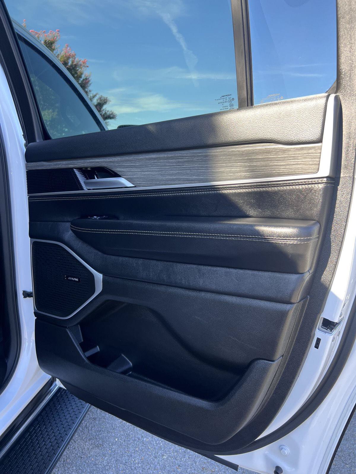 Used 2024 Jeep Wagoneer Series II AWD/4WD image 26
