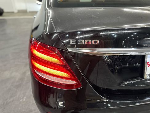 Used 2019 Mercedes-Benz E 300 4MATIC w/ Premium 1 Package image 11