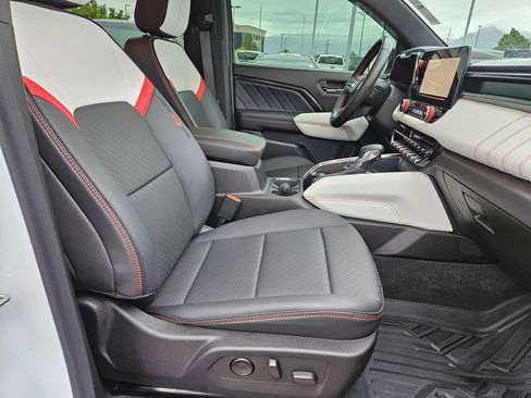 Used 2024 GMC Canyon AT4X AWD/4WD image 32
