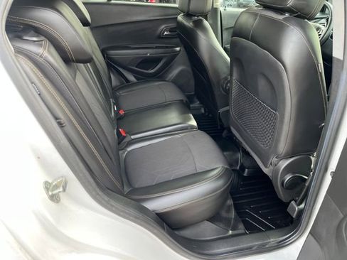 Used 2020 Chevrolet Trax LT w/ Redline Edition image 13