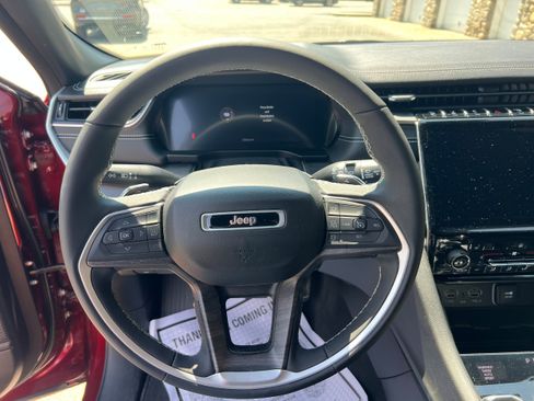 Used 2024 Jeep Grand Cherokee L Limited AWD/4WD image 13