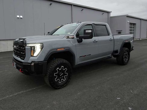 Used 2024 GMC Sierra 2500 AT4X image 4
