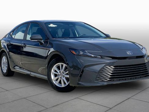 Used 2025 Toyota Camry LE FWD image 3