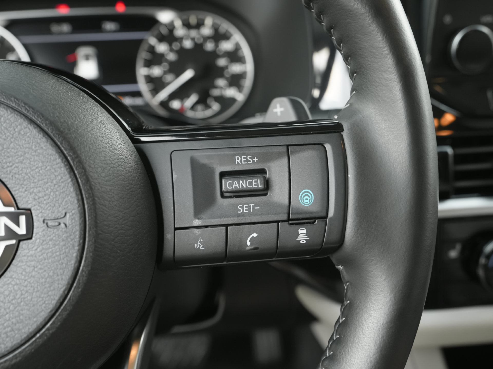 Used 2025 Nissan Pathfinder SL FWD image 22