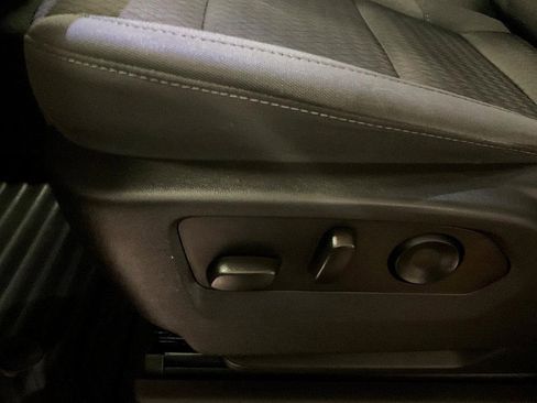 Used 2022 Chevrolet Silverado 1500 Custom image 16