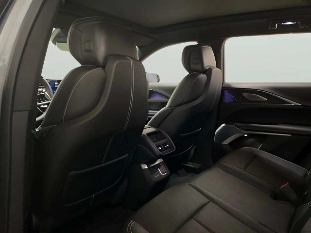 Used 2023 Cadillac Lyriq 2WD image 19