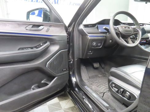 Used 2024 Jeep Grand Cherokee L Overland w/ Luxury Tech Group IV AWD/4WD image 50