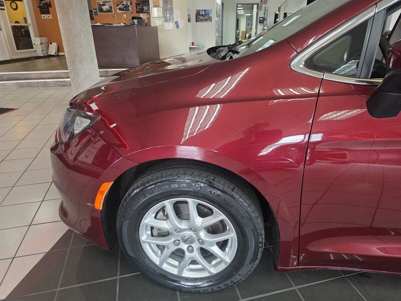 Used 2021 Chrysler Voyager LX FWD image 32