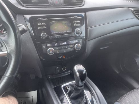 Used 2017 Nissan Rogue SV FWD image 15