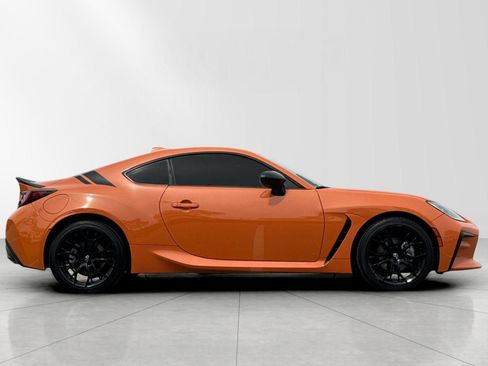 Used 2023 Toyota GR86 10th Anniversary SE image 3