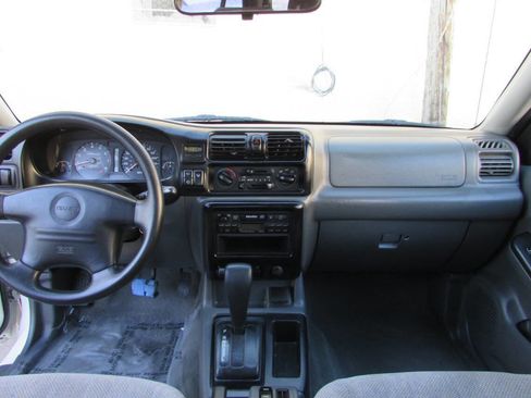 Used 1999 Isuzu Rodeo LS image 38