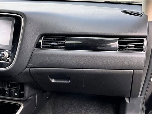 Used 2020 Mitsubishi Outlander SE image 18