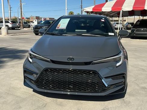 Used 2026 Toyota Corolla SE FWD image 2