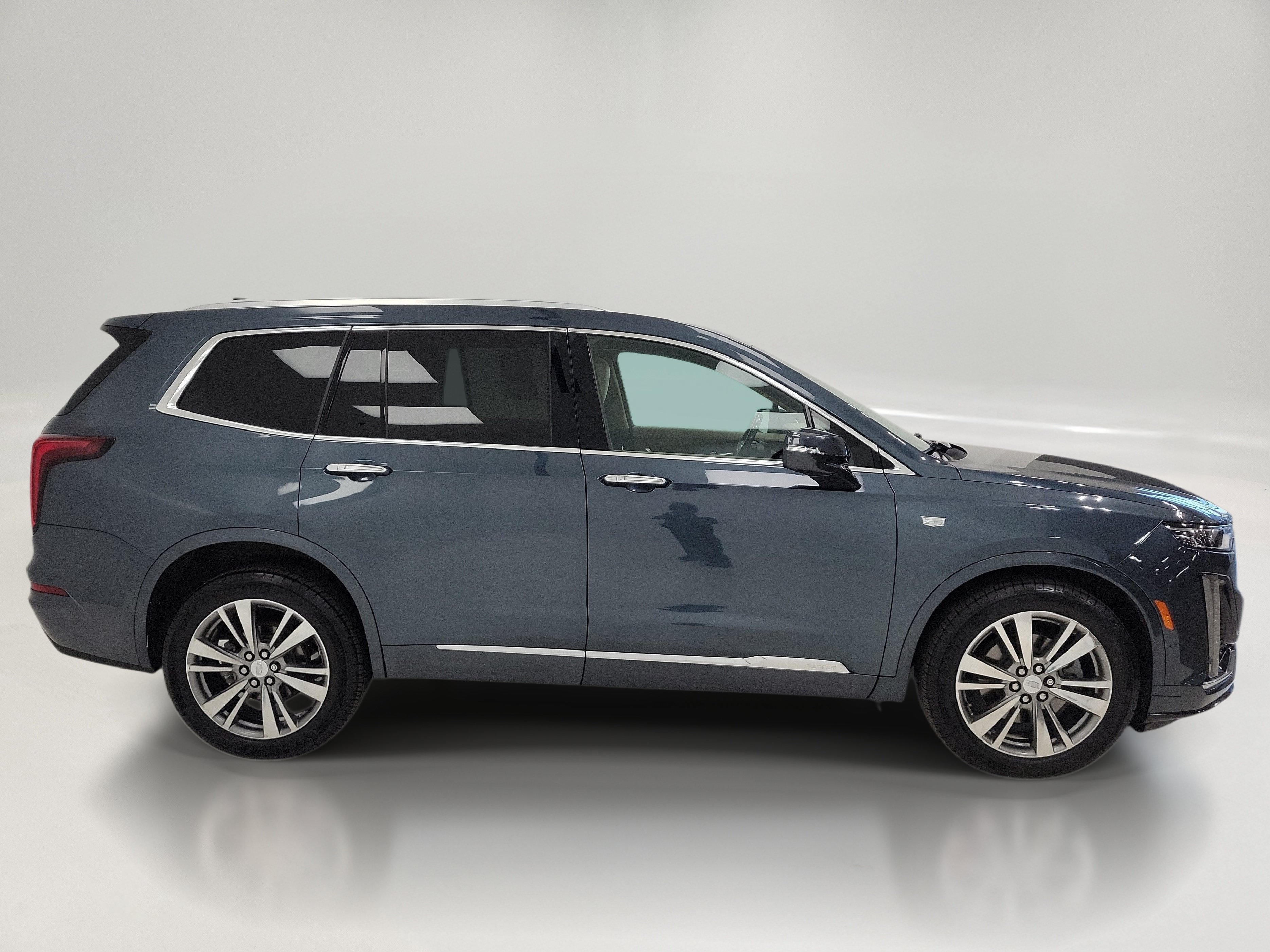 Used 2020 Cadillac XT6 Premium Luxury w/ Platinum Package AWD/4WD image 4