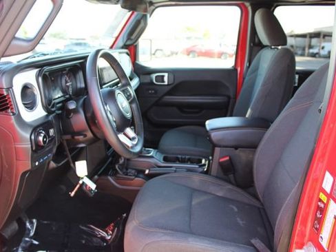 Used 2024 Jeep Wrangler Unlimited Sahara AWD/4WD image 36