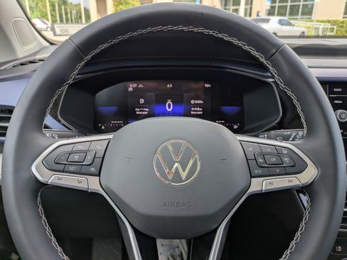 Used 2024 Volkswagen Taos SE w/ Panoramic Sunroof Package AWD/4WD image 26