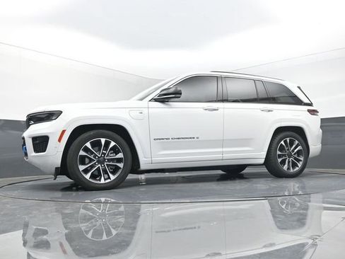 Used 2023 Jeep Grand Cherokee Overland w/ Rear Seat Video Group I AWD/4WD image 43