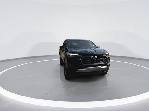 Used 2026 Chevrolet Colorado Z71 w/ Technology Package AWD/4WD image 3