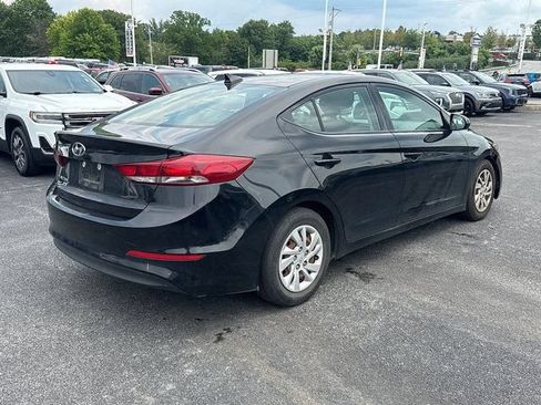 Used 2018 Hyundai Elantra SE w/ SE Connectivity Package 04 FWD image 8