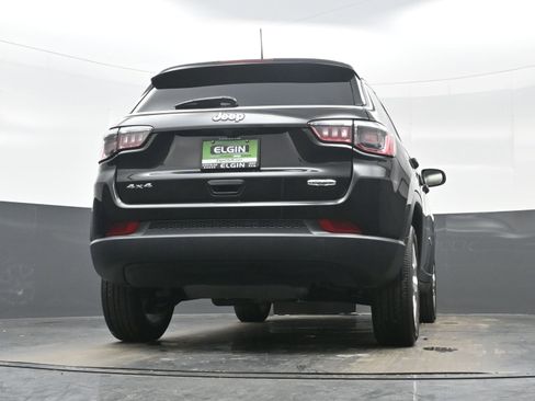 Used 2022 Jeep Compass Latitude image 28