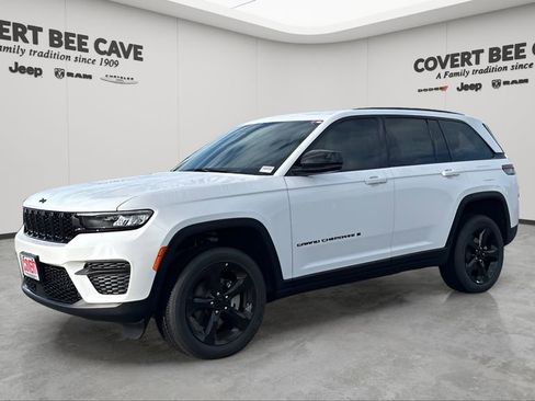 New 2025 Jeep Grand Cherokee Altitude image 3