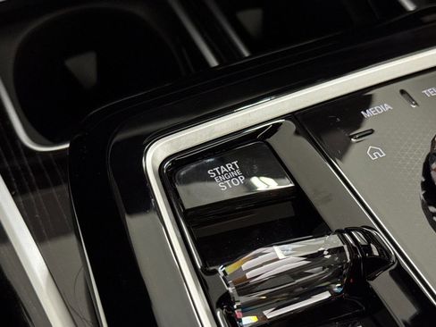 New 2026 BMW 740i w/ Executive Package image 18