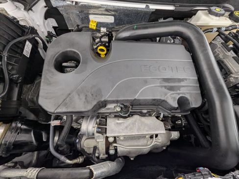 Used 2024 Chevrolet Equinox LT FWD image 11