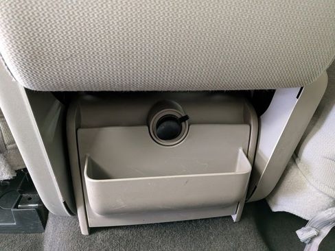 Used 2010 Ford F150 XLT image 8