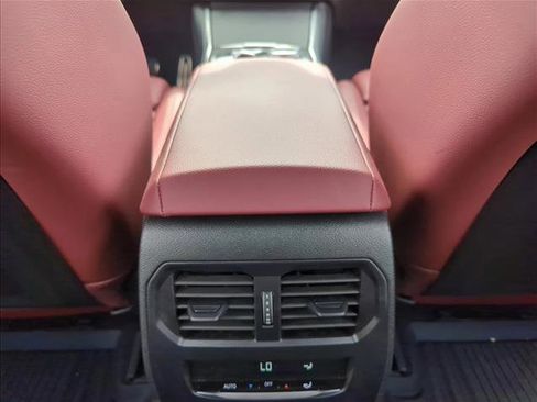 Used 2025 BMW 330i Sedan w/ M Sport Package image 16