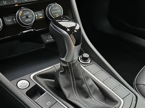 Used 2024 Volkswagen Jetta SE FWD image 12