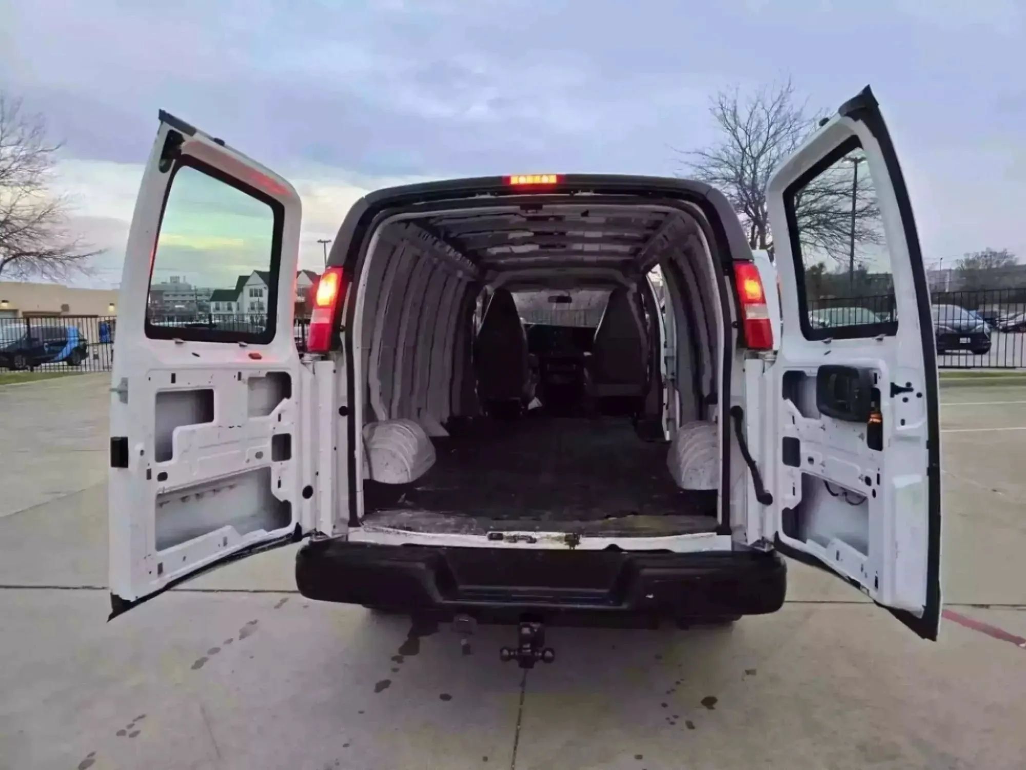 Used 2019 Chevrolet Express 2500 Extended w/ Driver Convenience Package RWD image 9