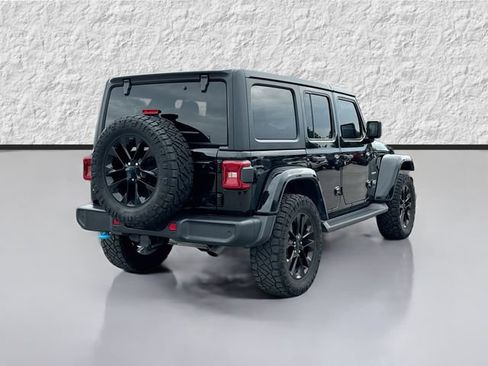 Used 2022 Jeep Wrangler Unlimited Sahara w/ Cold Weather Group AWD/4WD image 3