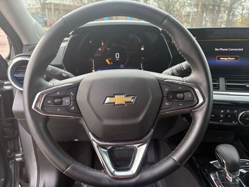 Used 2025 Chevrolet Trax LT w/ LT Convenience Package image 25