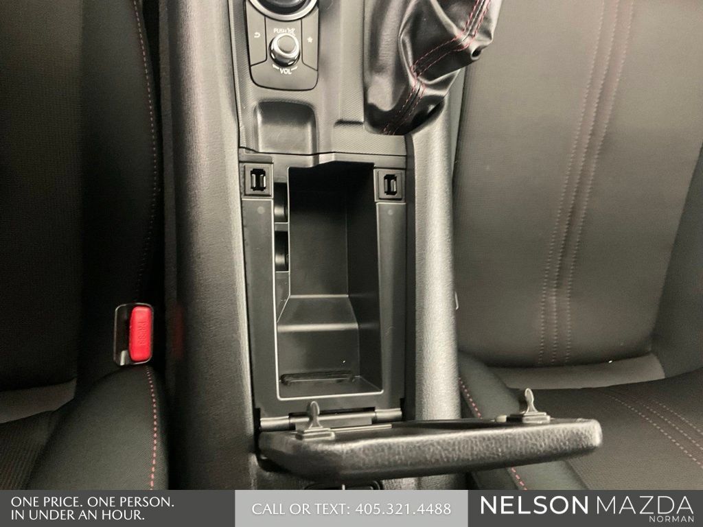 Used 2018 MAZDA MX-5 Miata Club RWD image 32