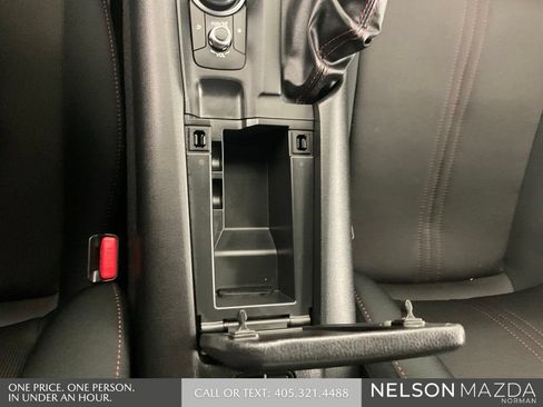 Used 2018 MAZDA MX-5 Miata Club RWD image 32