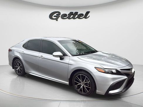 Used 2024 Toyota Camry SE FWD image 3